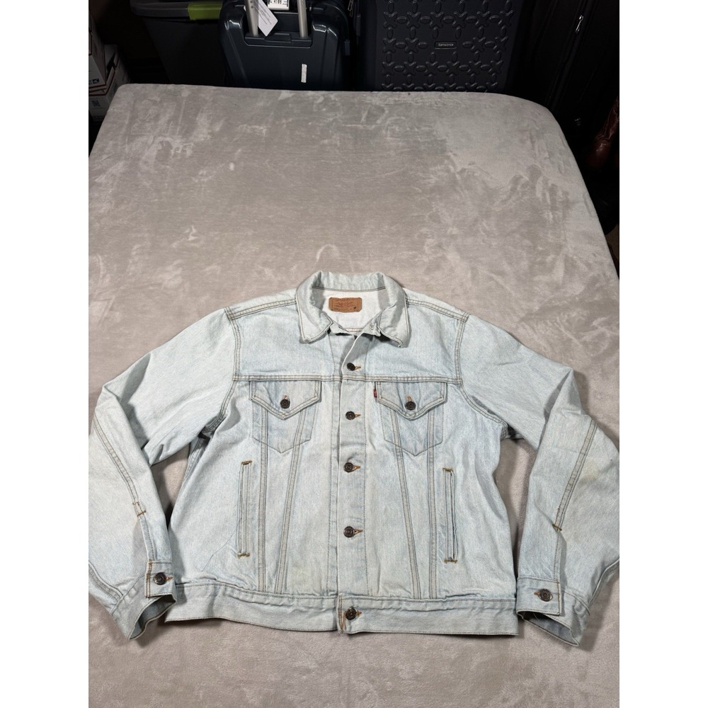 Vintage 80s Levis Light Wash Denim Jacket Size Large MADE IN USA